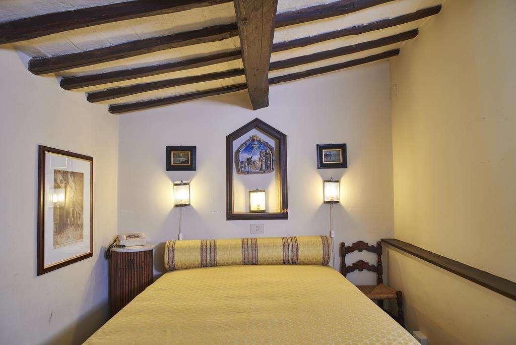 Residenza D'Epoca Eremo Delle Grazie 호텔 몬텔루코 객실 사진